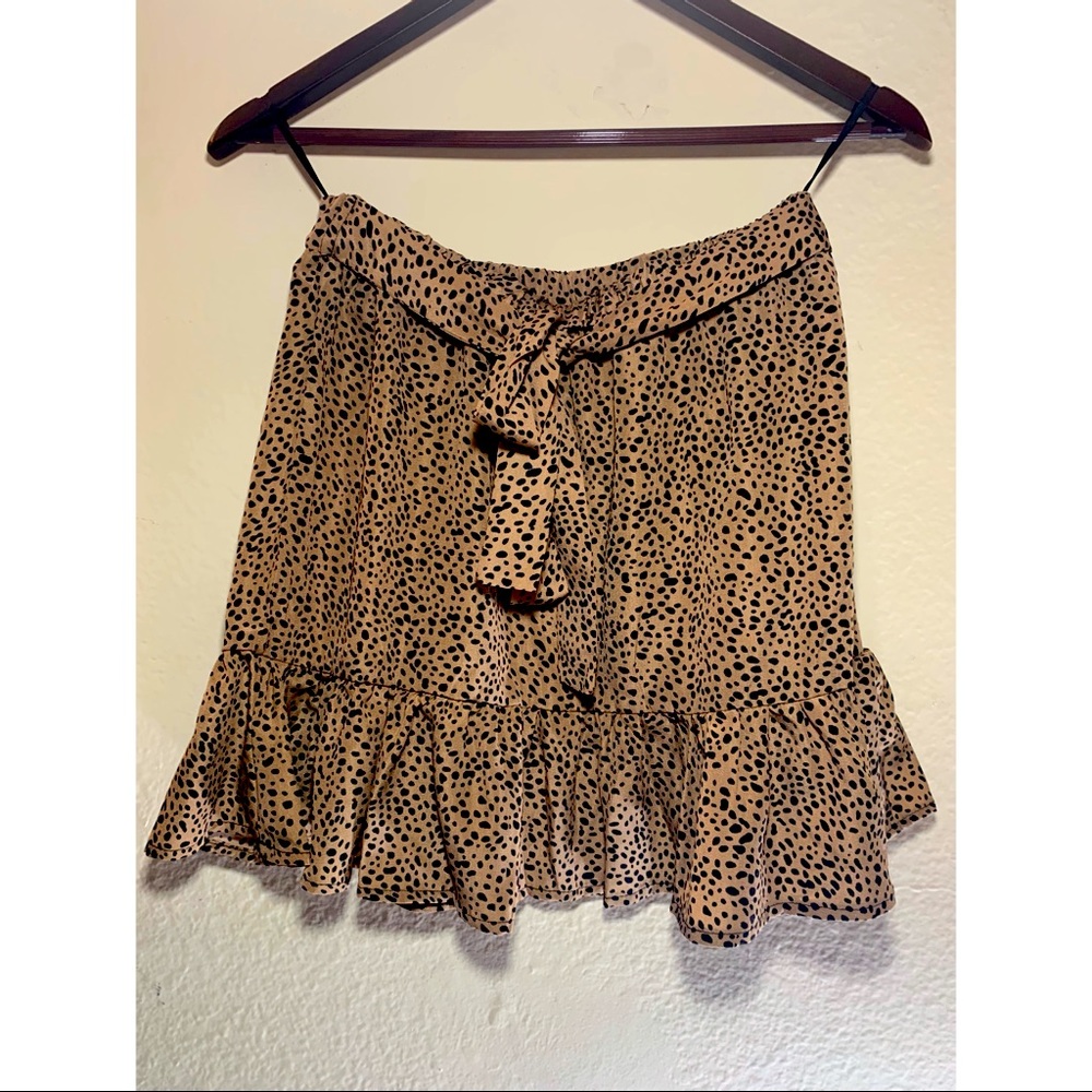 Small cheetah print skirt with bow front